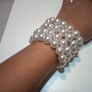 💲White Faux Pearl Bracelet